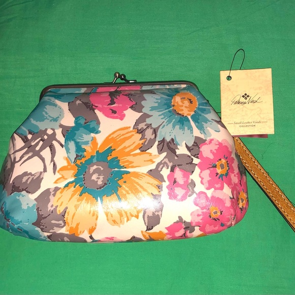 Authentic NWT Gorgeous One Of A Kind Patricia Nash Savena First Bloom Wristlet - Picture 2 of 14